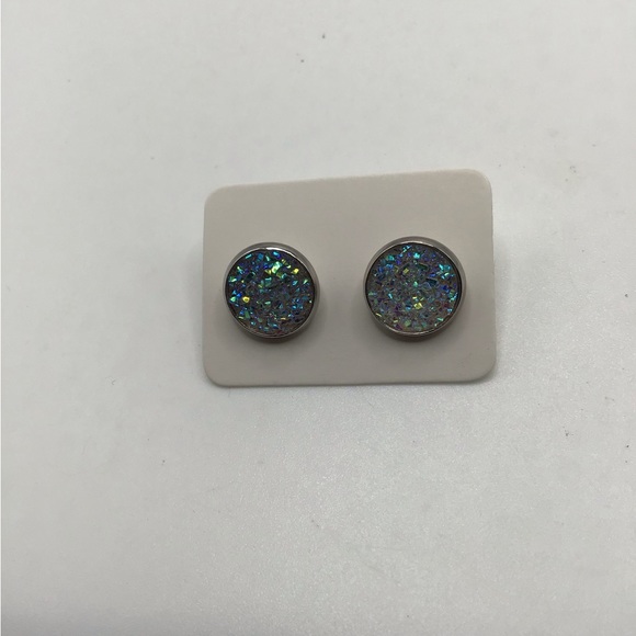 NWT Stunning Sparkling Earrings - Picture 1 of 3